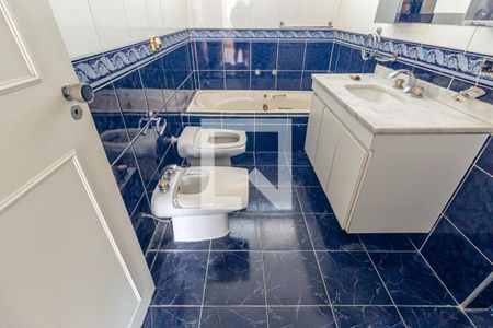 Apartamento para alugar com 215m², 3 quartos e 2 vagas Apartamento para alugar com 215m², 3 quartos e 2 vagasBanheiro 2
