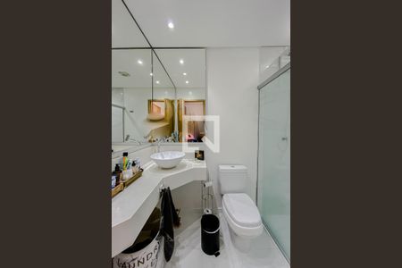 Casa à venda com 177m², 3 quartos e 3 vagasSuíte banheiro 