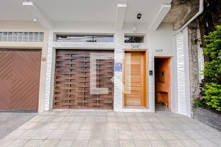 Casa à venda com 177m², 3 quartos e 3 vagasFachada 