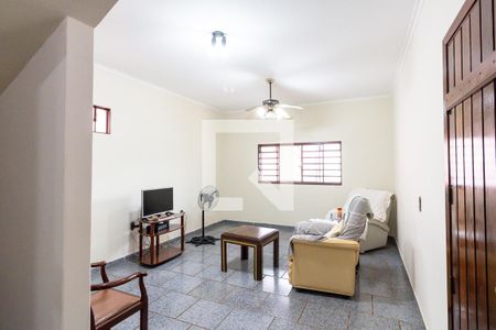 Sala de casa para alugar com 5 quartos, 400m² em Ribeirânia, Ribeirão Preto