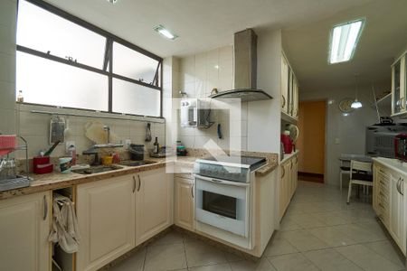 Apartamento à venda com 140m², 4 quartos e 2 vagas Apartamento à venda com 140m², 4 quartos e 2 vagasCozinha