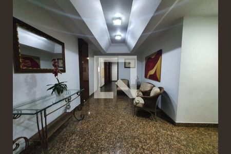 Apartamento à venda com 140m², 4 quartos e 2 vagas Apartamento à venda com 140m², 4 quartos e 2 vagasHall