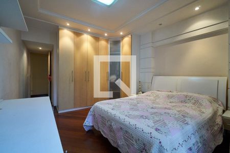 Apartamento à venda com 140m², 4 quartos e 2 vagas Apartamento à venda com 140m², 4 quartos e 2 vagasQuarto Suite