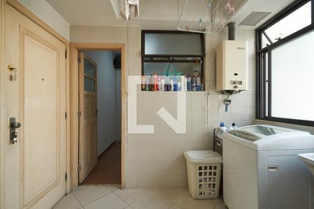 Apartamento à venda com 140m², 4 quartos e 2 vagas Apartamento à venda com 140m², 4 quartos e 2 vagasÁrea de Serviço