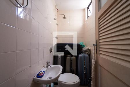 Apartamento à venda com 140m², 4 quartos e 2 vagas Apartamento à venda com 140m², 4 quartos e 2 vagasBanheiro de Serviço