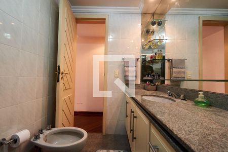 Apartamento à venda com 140m², 4 quartos e 2 vagas Apartamento à venda com 140m², 4 quartos e 2 vagasBanheiro Suite