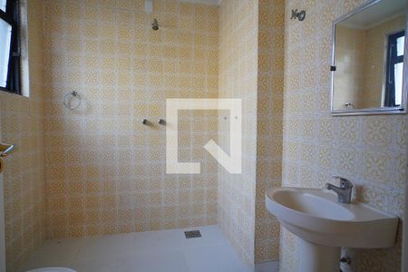 Banheiro da Suíte de apartamento para alugar com 3 quartos, 110m² em Floresta, Porto Alegre