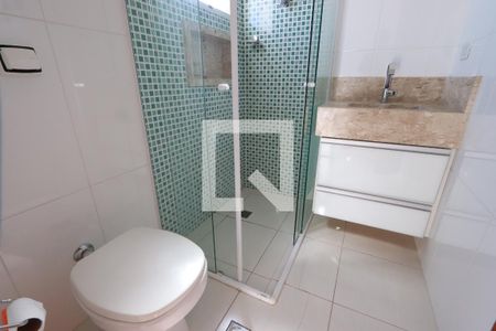 Banheiro da Suíte 1 de casa para alugar com 2 quartos, 112m² em Chácara Mafalda, São Paulo