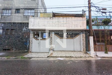 Casa para alugar com 80m², 2 quartos e 2 vagas Casa para alugar com 80m², 2 quartos e 2 vagasFachada