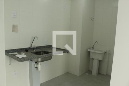 Sala/Cozinha/Área de Serviço de apartamento à venda com 2 quartos, 34m² em Jardim Taquaral, São Paulo