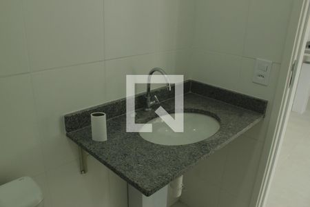 Banheiro de apartamento à venda com 2 quartos, 34m² em Jardim Taquaral, São Paulo