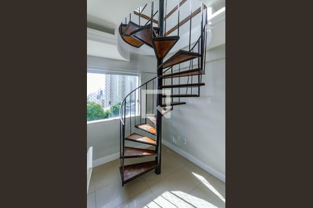 Apartamento para alugar com 160m², 3 quartos e 2 vagas Apartamento para alugar com 160m², 3 quartos e 2 vagasEscada a cobertura