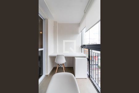 Studio para alugar com 28m², 0 quarto e sem vaga Studio para alugar com 28m², 0 quarto e sem vagaVaranda