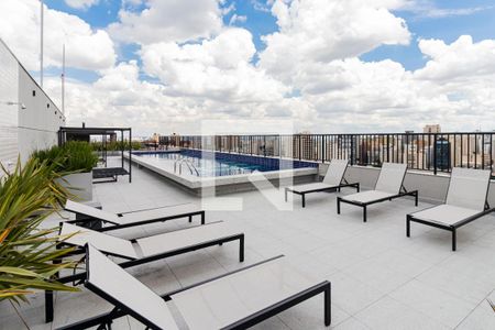 Studio para alugar com 28m², 0 quarto e sem vaga Studio para alugar com 28m², 0 quarto e sem vagaÁrea comum (Rooftop) - Piscina