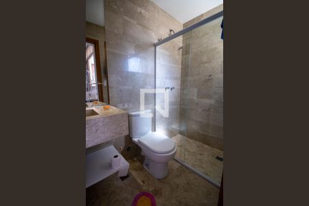 Casa de condomínio à venda com 210m², 4 quartos e 4 vagasBanheiro do Quarto 2