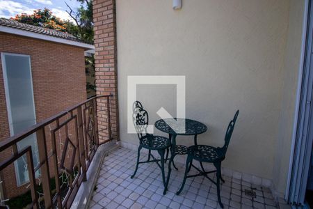 Casa de condomínio à venda com 210m², 4 quartos e 4 vagasVaranda do Quarto 1