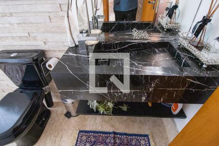 Casa de condomínio à venda com 210m², 4 quartos e 4 vagasLavabo