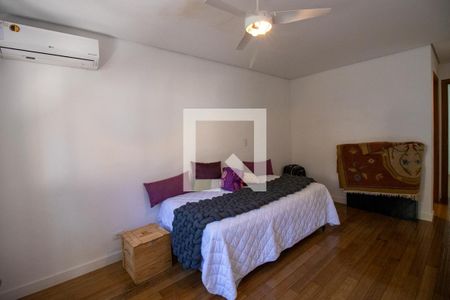 Casa de condomínio à venda com 210m², 4 quartos e 4 vagasQuarto 4