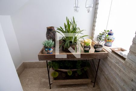 Casa de condomínio à venda com 210m², 4 quartos e 4 vagasLavabo