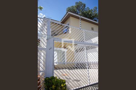 Casa de condomínio à venda com 210m², 4 quartos e 4 vagasFachada