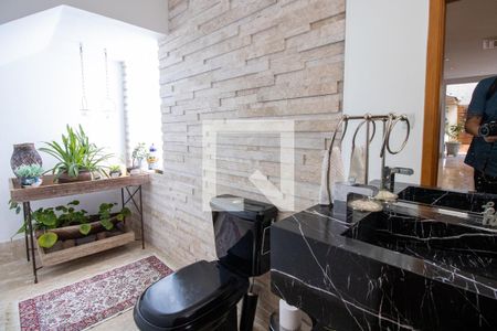 Casa de condomínio à venda com 210m², 4 quartos e 4 vagasLavabo