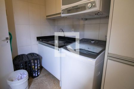 Casa de condomínio à venda com 210m², 4 quartos e 4 vagasÁrea de Serviço