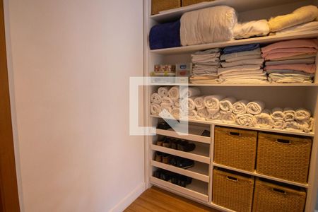 Casa de condomínio à venda com 210m², 4 quartos e 4 vagasQuarto 1