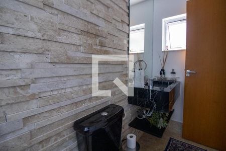 Casa de condomínio à venda com 210m², 4 quartos e 4 vagasLavabo