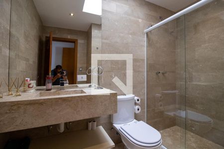 Casa de condomínio à venda com 210m², 4 quartos e 4 vagasBanheiro do Quarto 4