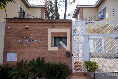 Casa de condomínio à venda com 210m², 4 quartos e 4 vagasFachada