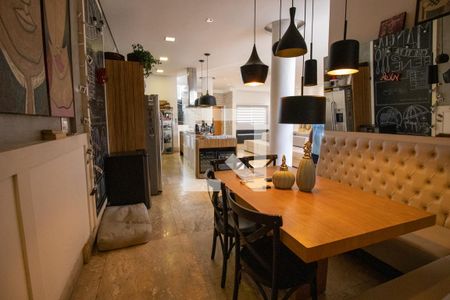 Casa de condomínio à venda com 210m², 4 quartos e 4 vagasCozinha