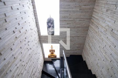 Casa de condomínio à venda com 210m², 4 quartos e 4 vagasEscada