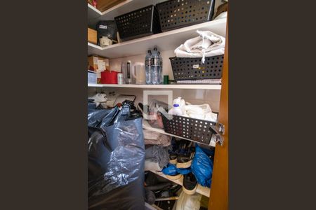 Casa de condomínio à venda com 210m², 4 quartos e 4 vagasÁrea de Serviço