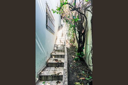 Casa à venda com 145m², 3 quartos e 3 vagasCorredor da Lateral da Casa