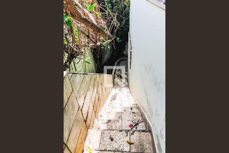 Casa à venda com 145m², 3 quartos e 3 vagasCorredor da Lateral da Casa