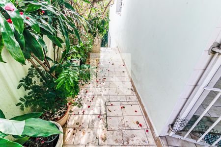 Casa à venda com 145m², 3 quartos e 3 vagasCorredor da Lateral da Casa