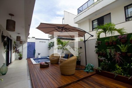 Casa de condomínio à venda com 145m², 3 quartos e 2 vagas Casa de condomínio à venda com 145m², 3 quartos e 2 vagasÁrea Gourmet