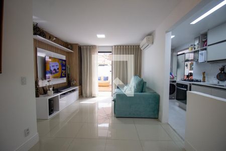 Sala de casa de condomínio para alugar com 3 quartos, 145m² em Recreio dos Bandeirantes, Rio de Janeiro