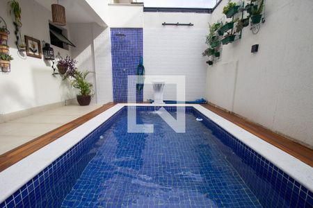 Casa de condomínio à venda com 145m², 3 quartos e 2 vagas Casa de condomínio à venda com 145m², 3 quartos e 2 vagasPiscina