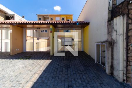 Casa à venda com 180m², 3 quartos e 5 vagas Casa à venda com 180m², 3 quartos e 5 vagasFachada