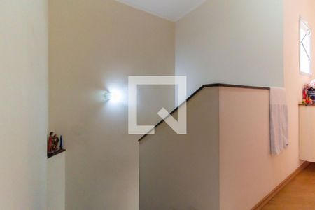 Casa à venda com 180m², 3 quartos e 5 vagas Casa à venda com 180m², 3 quartos e 5 vagasEscada