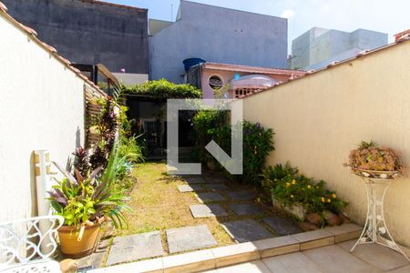 Casa à venda com 180m², 3 quartos e 5 vagas Casa à venda com 180m², 3 quartos e 5 vagasQuintal