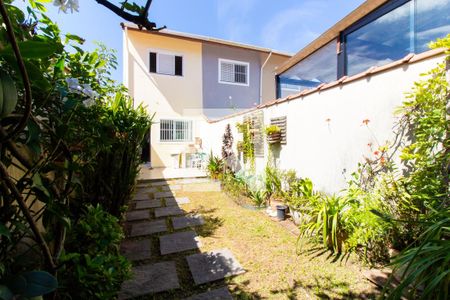 Casa à venda com 180m², 3 quartos e 5 vagas Casa à venda com 180m², 3 quartos e 5 vagasQuintal