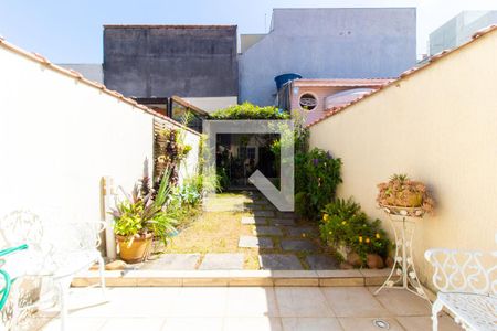 Casa à venda com 180m², 3 quartos e 5 vagas Casa à venda com 180m², 3 quartos e 5 vagasQuintal