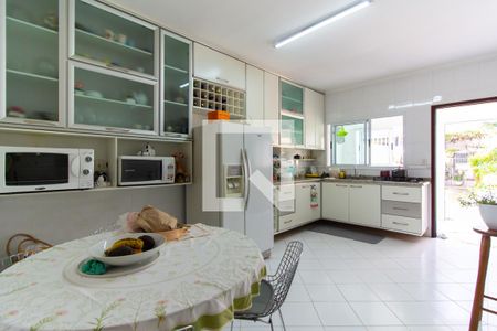 Casa à venda com 180m², 3 quartos e 5 vagas Casa à venda com 180m², 3 quartos e 5 vagasCozinha