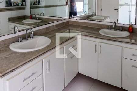 Apartamento à venda com 150m², 3 quartos e 3 vagas Apartamento à venda com 150m², 3 quartos e 3 vagasBanheiro do Quarto 1 - Suíte