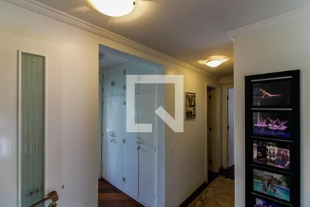 Apartamento à venda com 150m², 3 quartos e 3 vagas Apartamento à venda com 150m², 3 quartos e 3 vagasCorredor dos Quartos