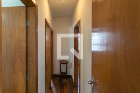 Corredor de apartamento para alugar com 3 quartos, 80m² em Lourdes, Belo Horizonte
