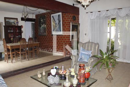 Sala de casa de condomínio à venda com 4 quartos, 400m² em Anil, Rio de Janeiro