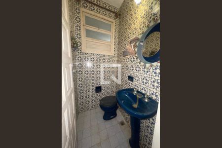 Casa de condomínio à venda com 400m², 4 quartos e 2 vagasLavabo